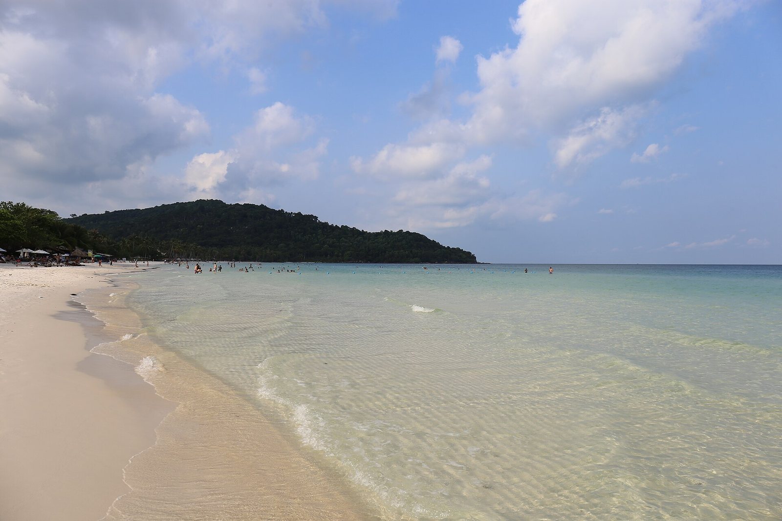Fine white sand and shallow water at Bãi Sao.